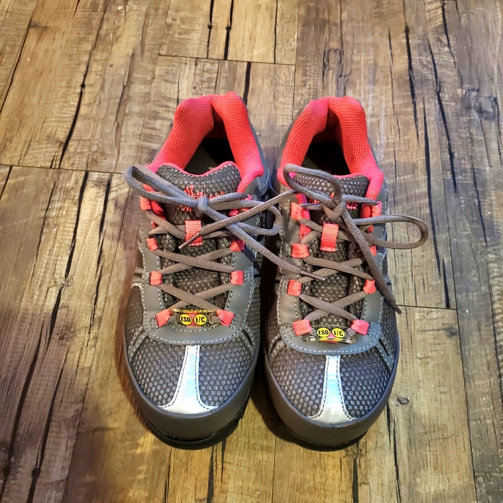 Nautilus steel toe non slip sneakers